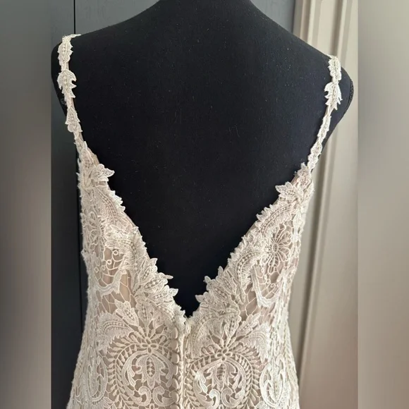 Lillian West Cream/Nude SZ 12 Fitted Sheath Venice Lace Wedding Dress Style 6495 - Picture 12 of 16